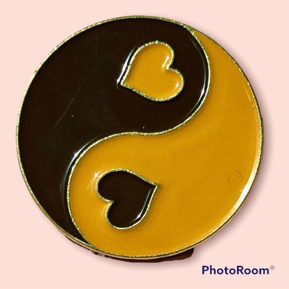 Kawaii Brown and Orange Heart Yin Yang Enamel Pin - Picture 4 of 4